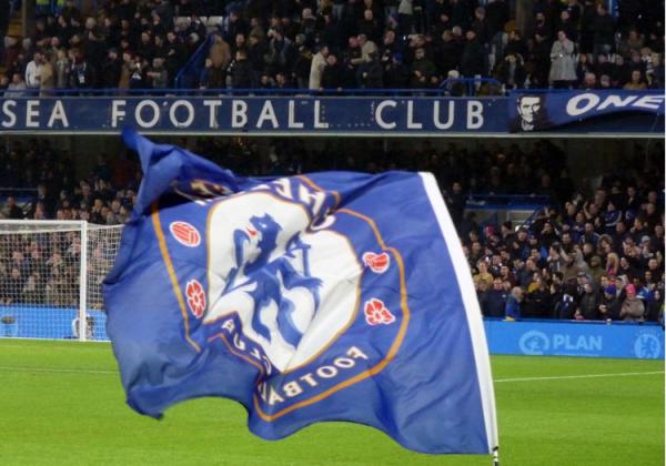 Chelsea FC-Fahne an Stamford Bridge.