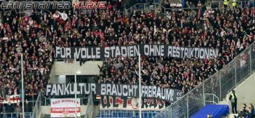 „FÜR VOLLE STADION OHNE RESTRIKTIONEN! FANKULTUR BRAUCHT FREIRAUM!“-Botschaft des Commando Cannstatt in Sinsheim.