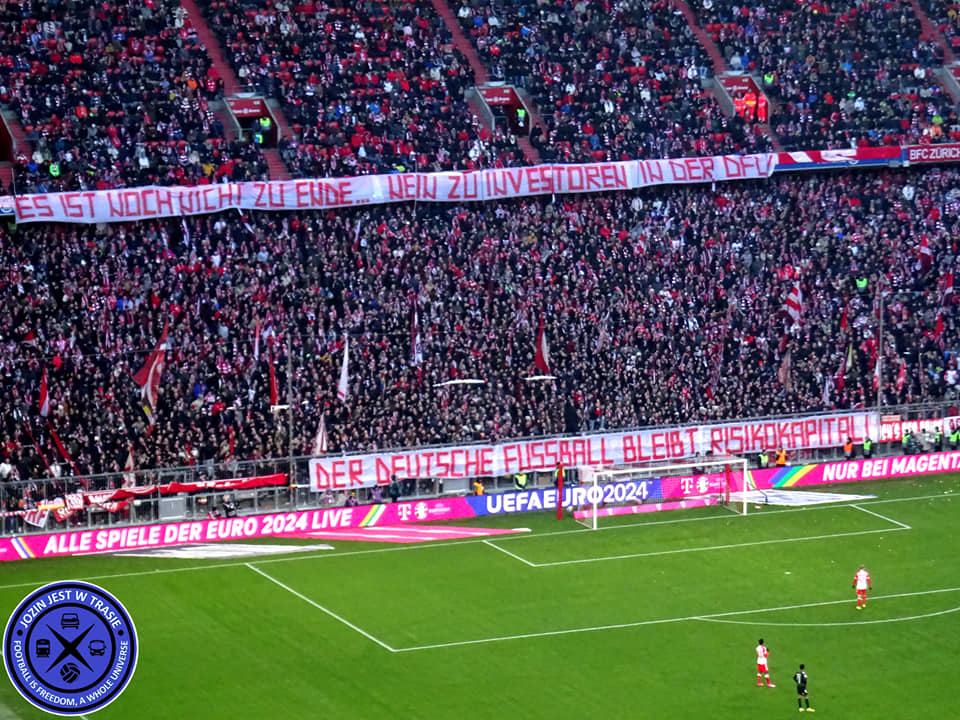 „Es ist noch nicht zu Ende... Nein zu Investoren in der DFL! Der Deutsche Fußball bleibt Risikokapital!“-Botschaft in der Südkurve München.
