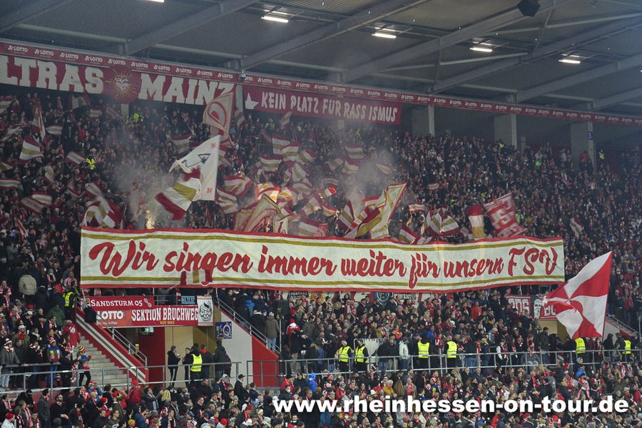 "Wir singen immer weiter für unseren FSV"-Banner der Mainzer Ultras beim letzten Heimspiel.