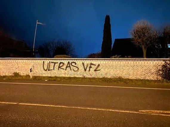 ULTRAS VFL-Schriftzug.