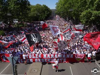 VfB-Fans bei der 15. Karawane Cannstatt.