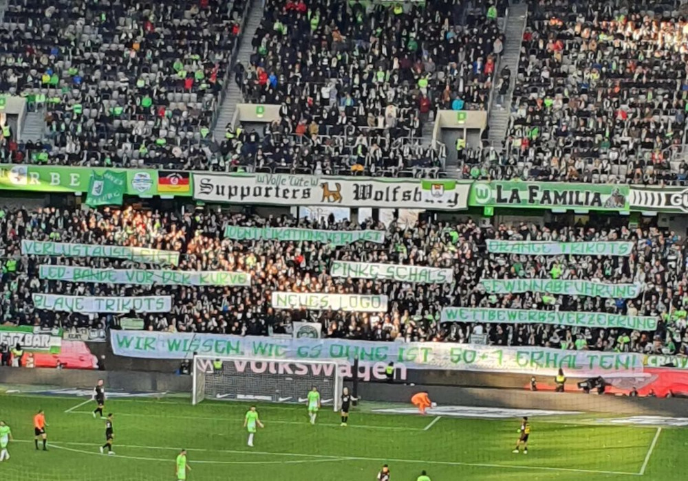 Protestaktion in der Nordkurve Wolfsburg beim Heimspiel gegen den BVB.