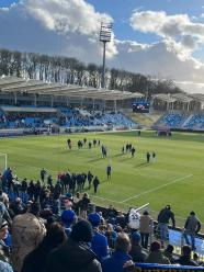 FCS-Fans stellten Saarbrücken-Spieler nach Abpfiff des Heimspiels gegen Viktoria Köln im Innenraum zur Rede.