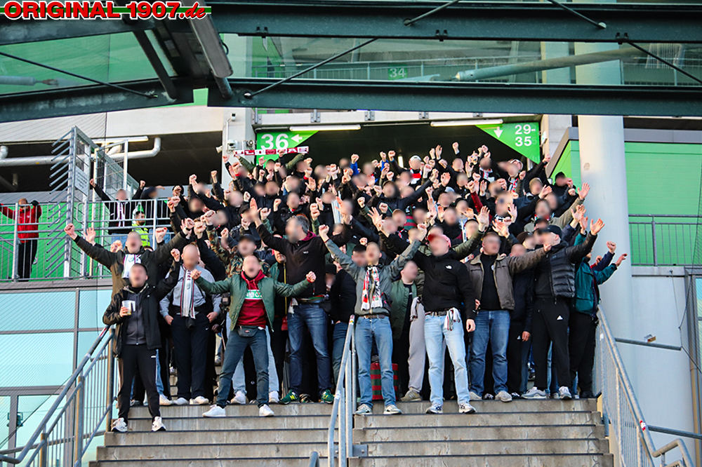 Fans des FC Augsburg beim Auswärtsspiel in Wolfsburg am vergangenen Samstag.
