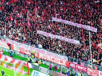Reaktion der FC Bayern-Ultras auf einen Anruf von Uli Hoeneß im Doppelpass.