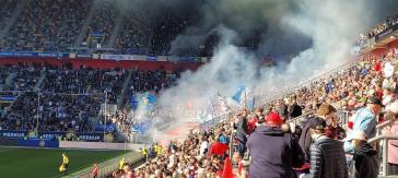 Pyroaktion der HSV-Fans am Samstag in Düsseldorf.