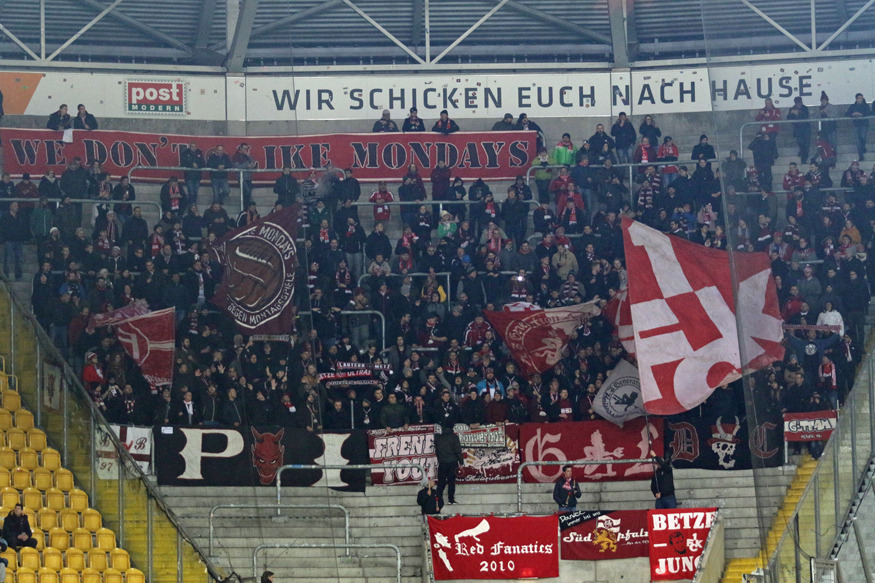 FCK-Fans fahren im Sonderzug nach Dresden.
