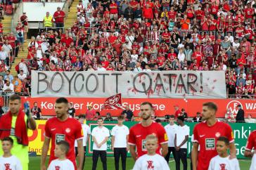 "Boycott Qatar"-Botschaft auf dem Betze.
