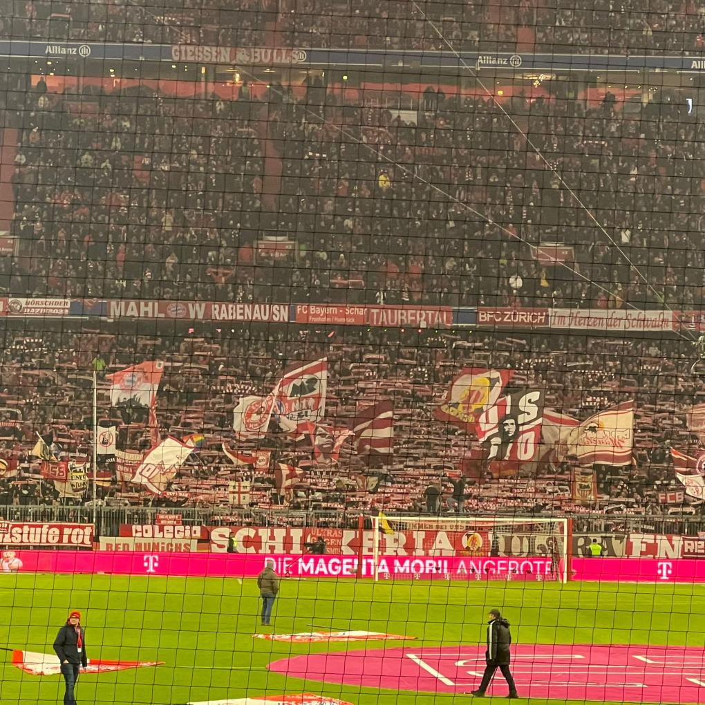 Fans trotzen Bahnstreik - Keine Absage Frankfurt gegen FCB 