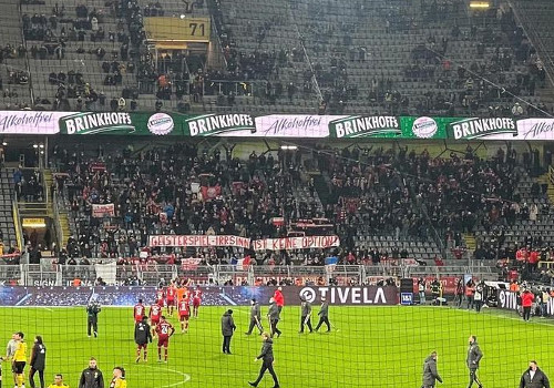 „Geisterspiel-Irrsinn ist keine Option“-Spruchband.
