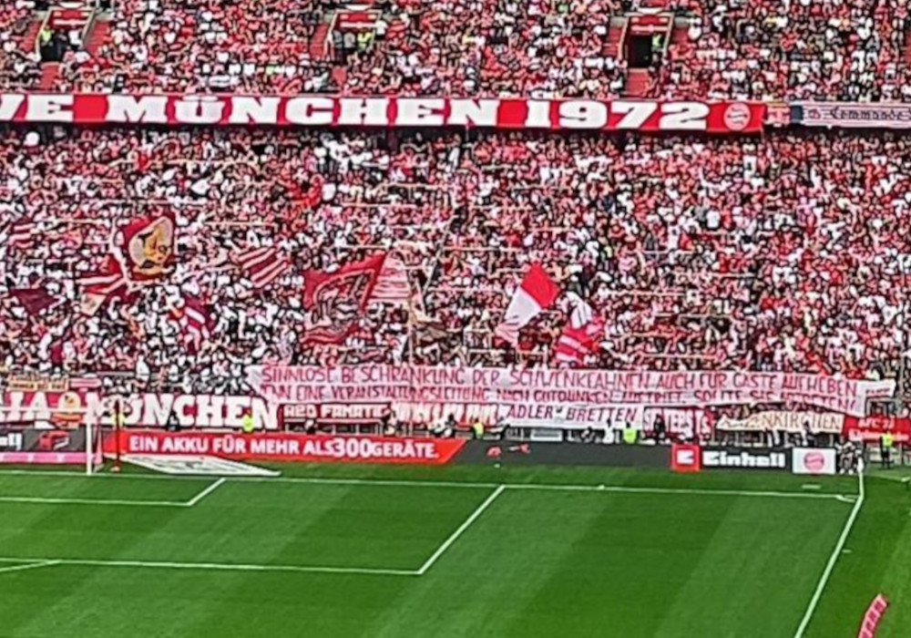 Spruchband von Munich's Red Pride.