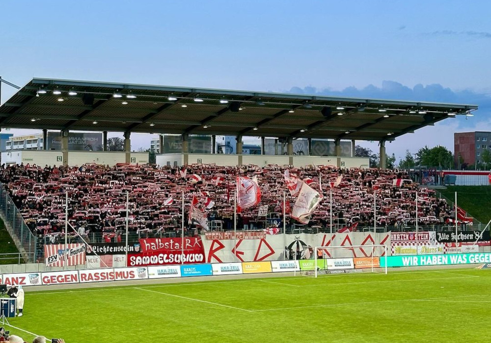 Der E5 in Zwickau beim Sachsenpokal-Heimspiel des FSV Zwickau gegen Dynamo Dresden.