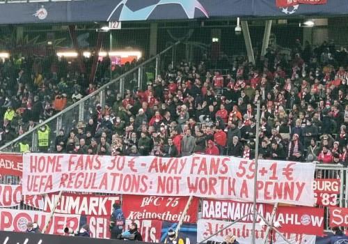 Spruchband von FC Bayern-Fans in Salzburg mit "Home Fans 30 € - Away Fans 59+1 € - UEFA Regulations: Not Worth A Penny"-Aufschrift.